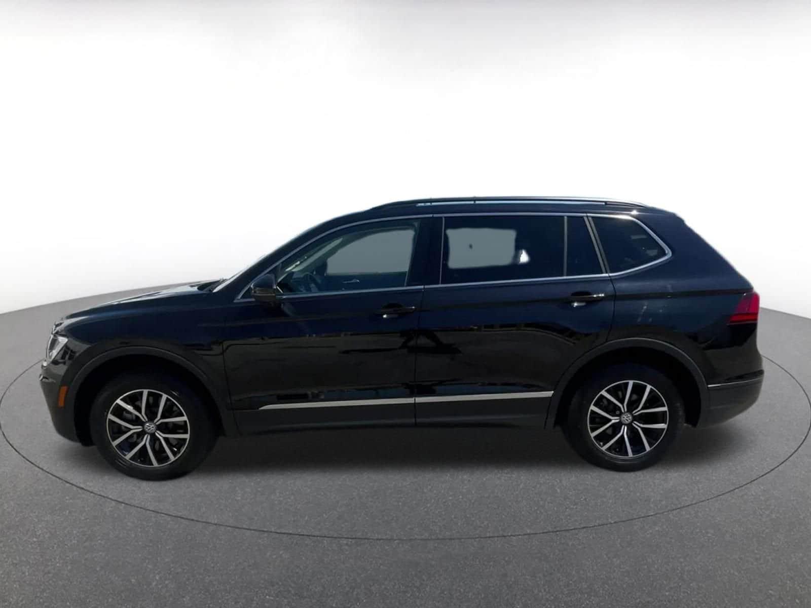 Thumbnail: 2021 Volkswagen Tiguan - 9