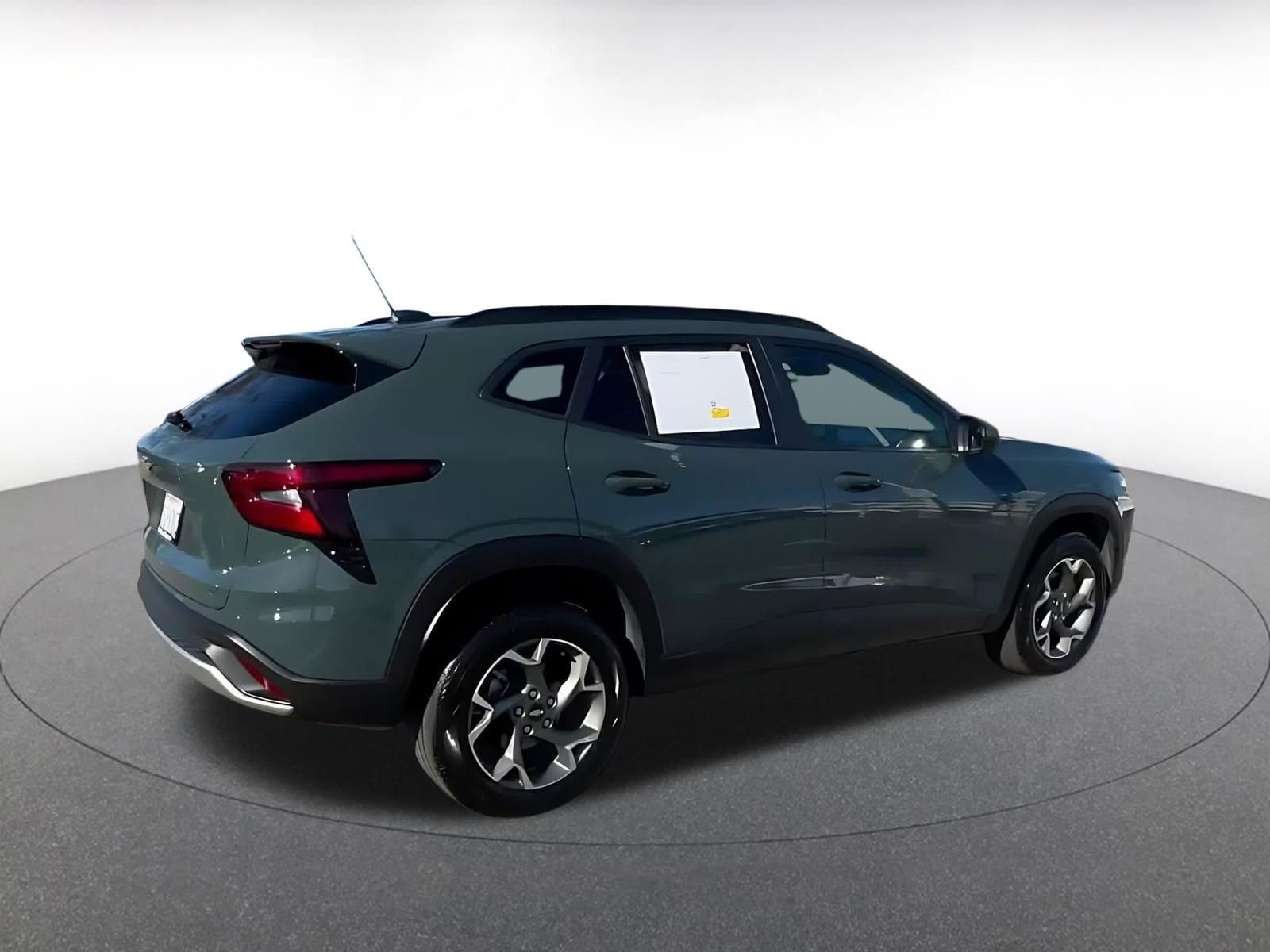 Thumbnail: 2025 Chevrolet Trax - 14
