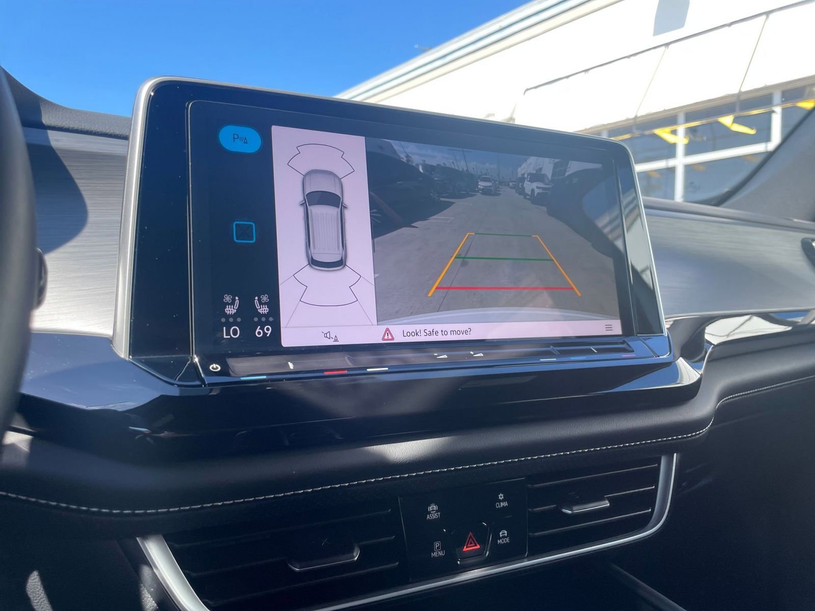 Thumbnail: 2025 Volkswagen Atlas - 17