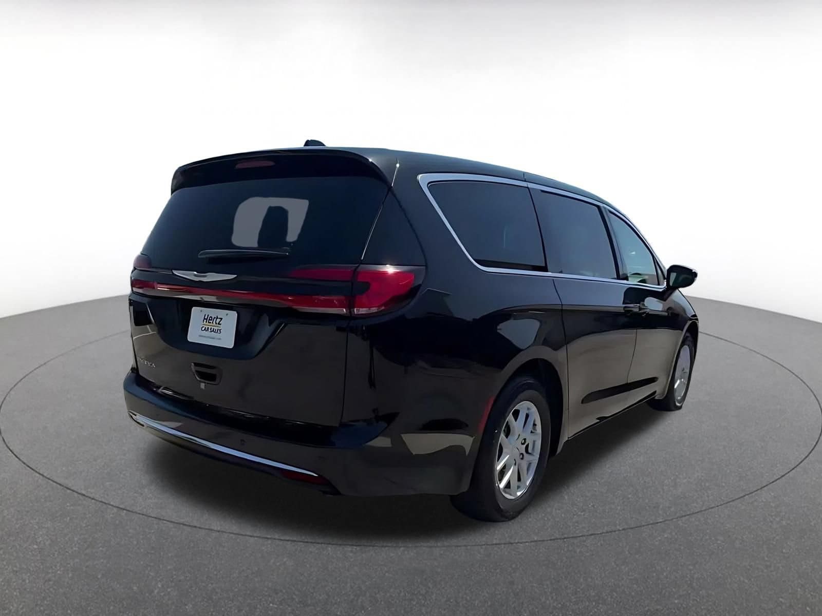 Thumbnail: 2024 Chrysler Pacifica - 15
