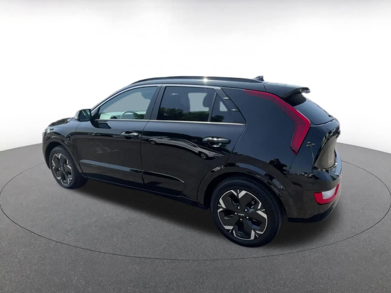 Thumbnail: 2023 Kia Niro - 10