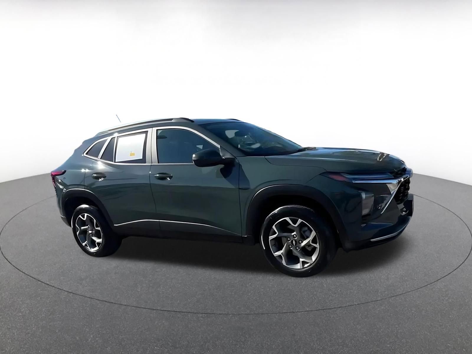 Thumbnail: 2025 Chevrolet Trax - 2