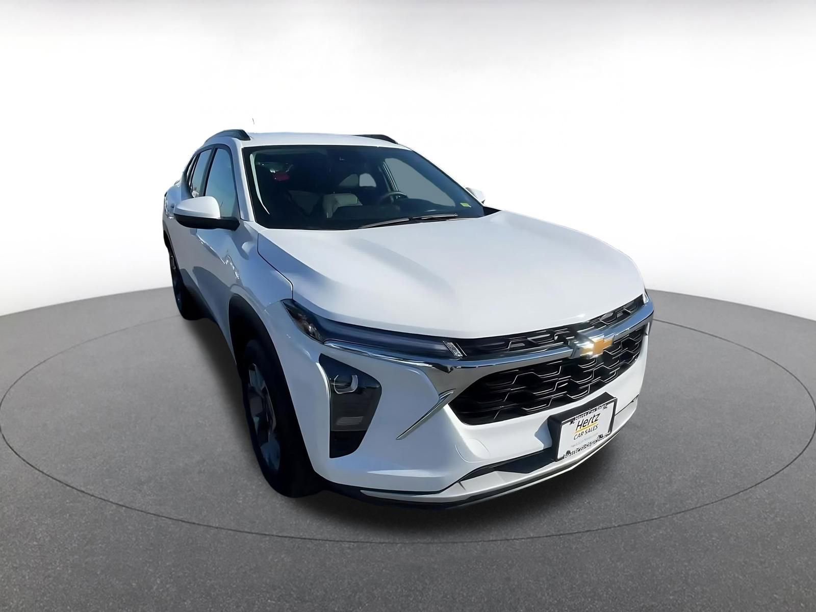 Thumbnail: 2025 Chevrolet Trax - 3