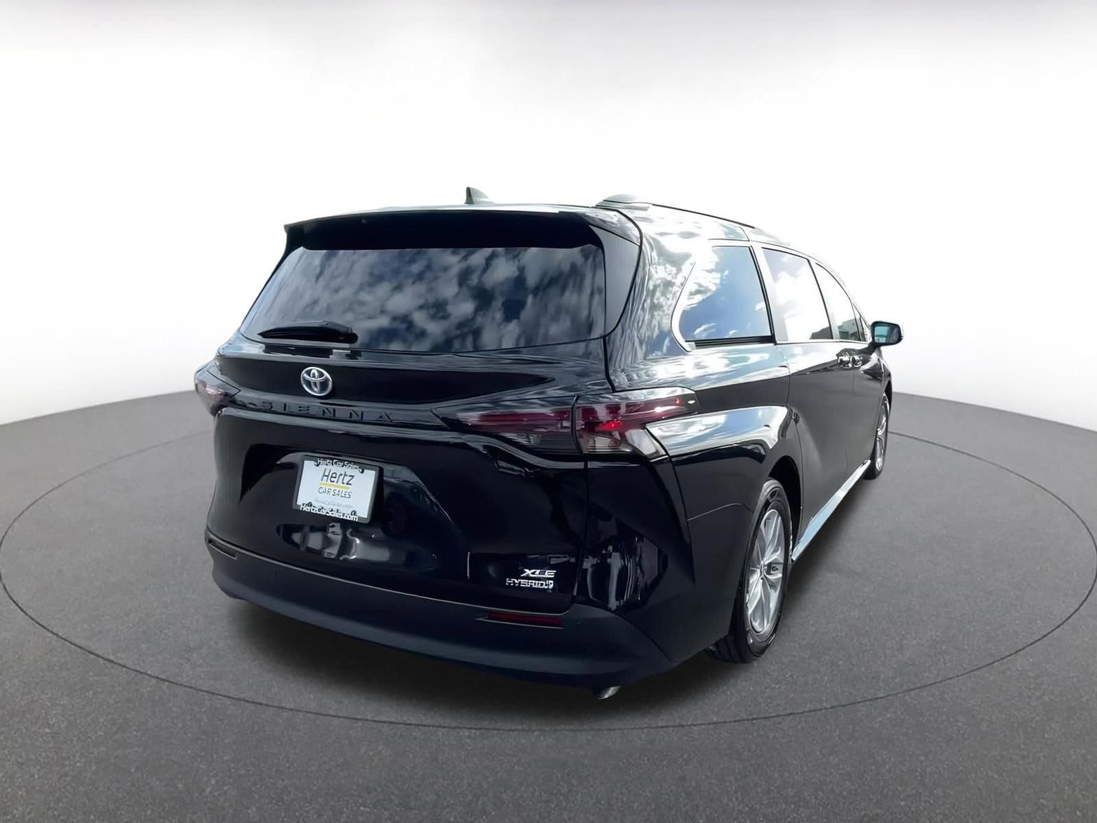 Thumbnail: 2024 Toyota Sienna - 14