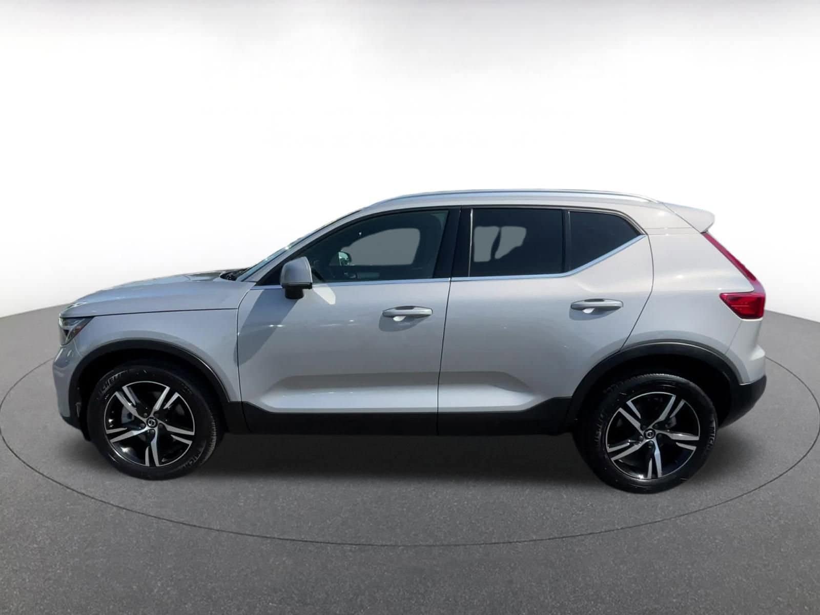Thumbnail: 2024 Volvo XC40 - 9