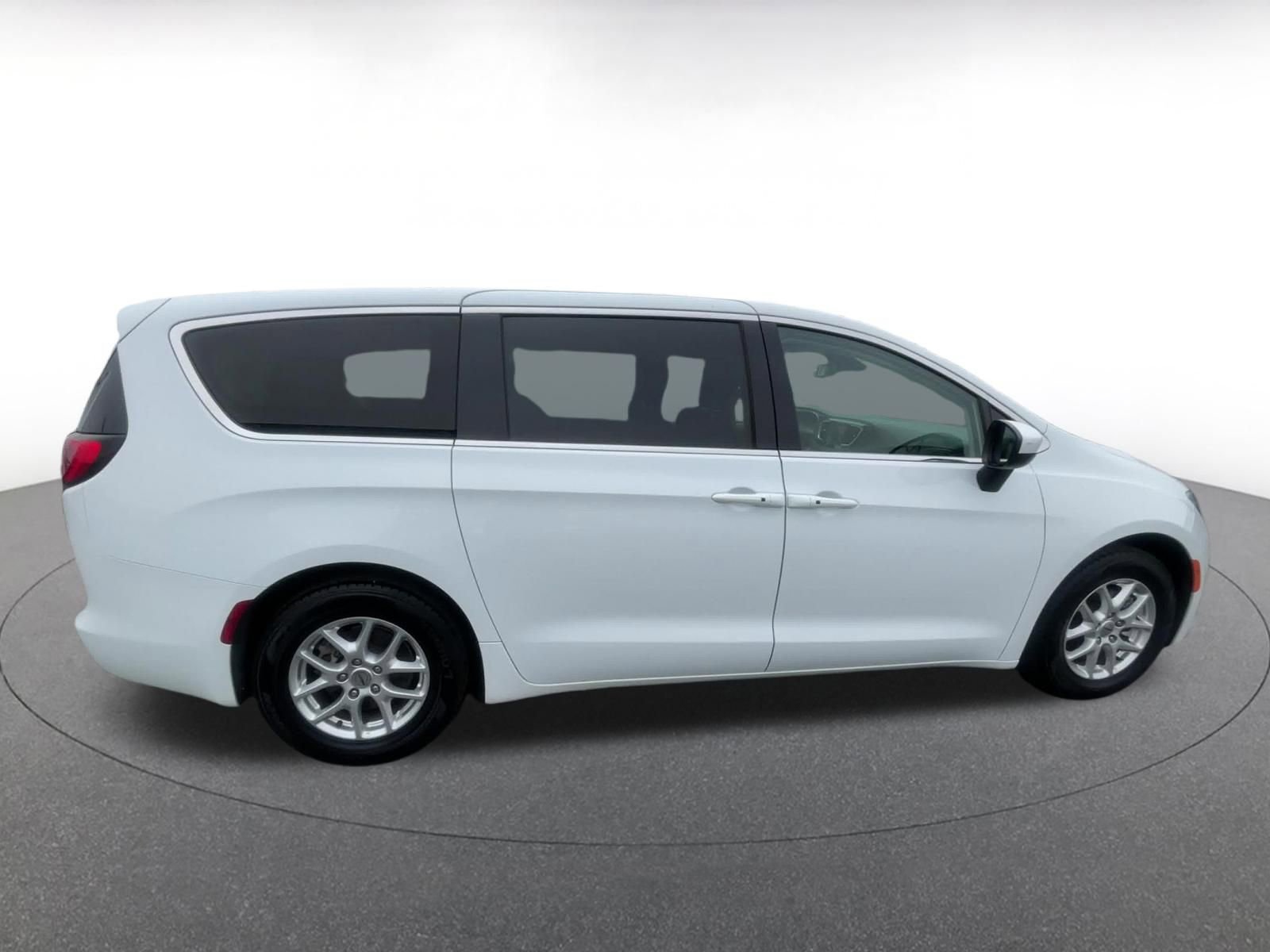 Thumbnail: 2023 Chrysler Voyager - 16
