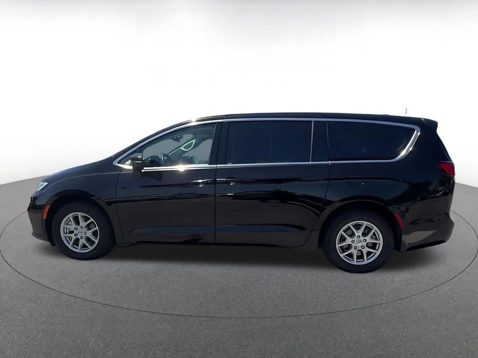 Thumbnail: 2024 Chrysler Pacifica - 9