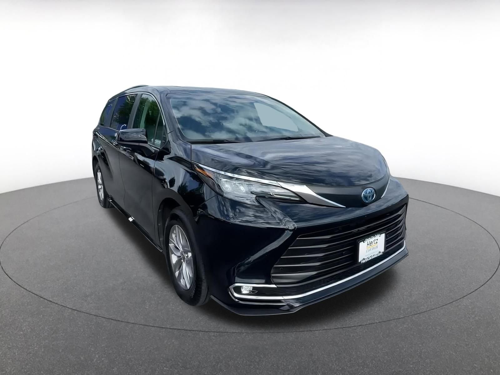 Thumbnail: 2024 Toyota Sienna - 3