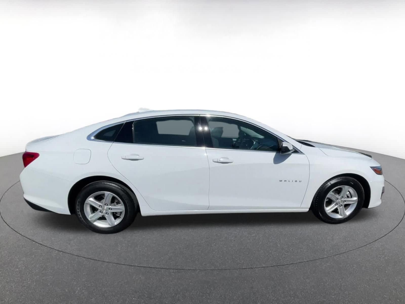 Thumbnail: 2023 Chevrolet Malibu - 16