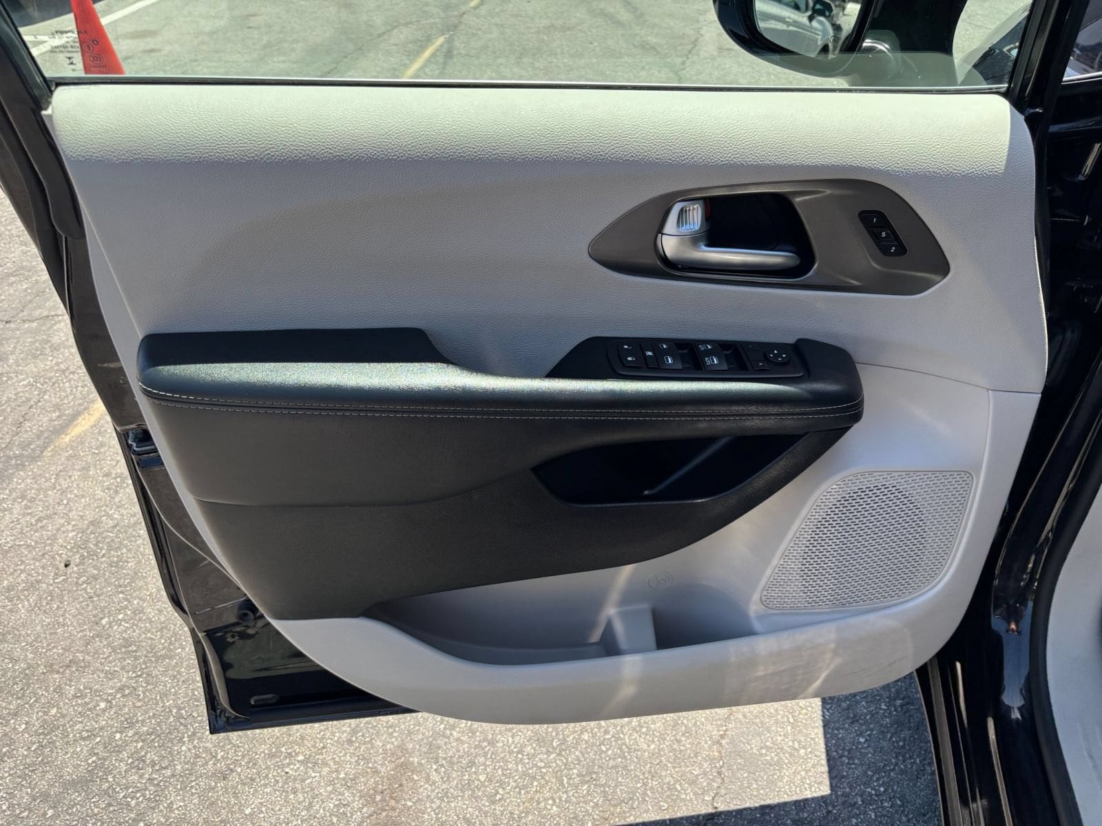 Thumbnail: 2024 Chrysler Pacifica - 18