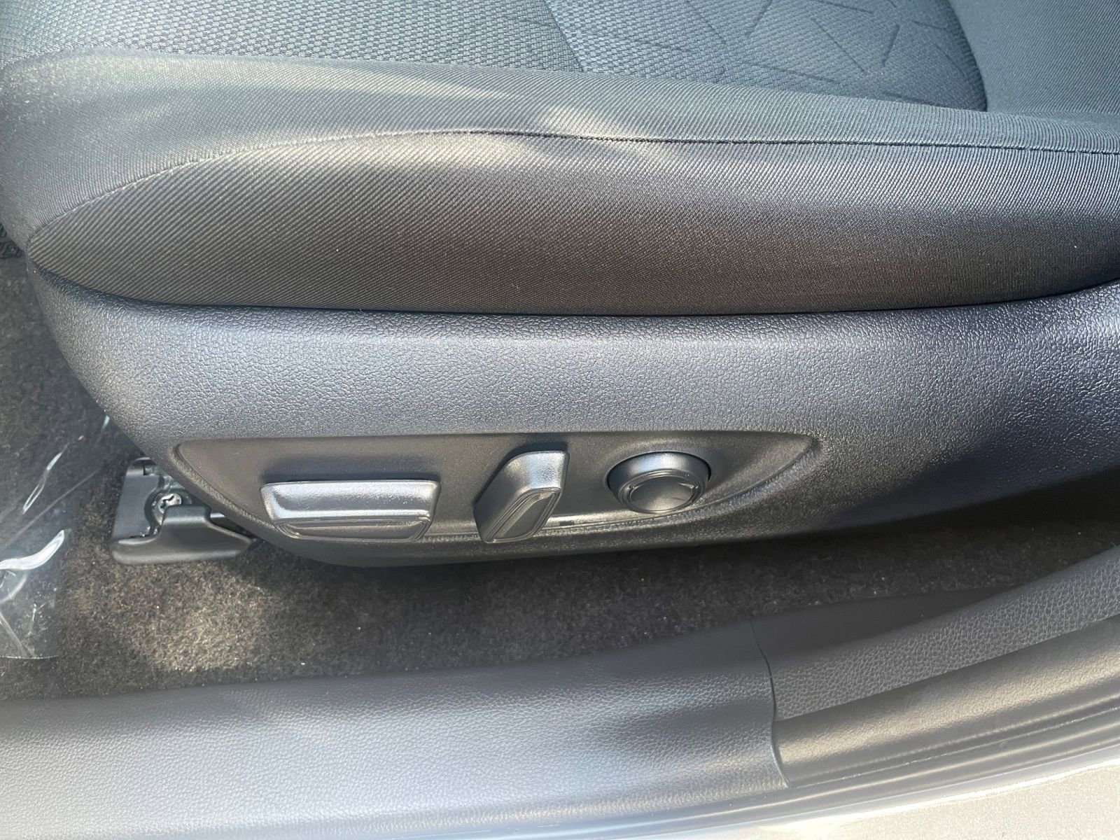 Thumbnail: 2025 Toyota RAV4 - 23