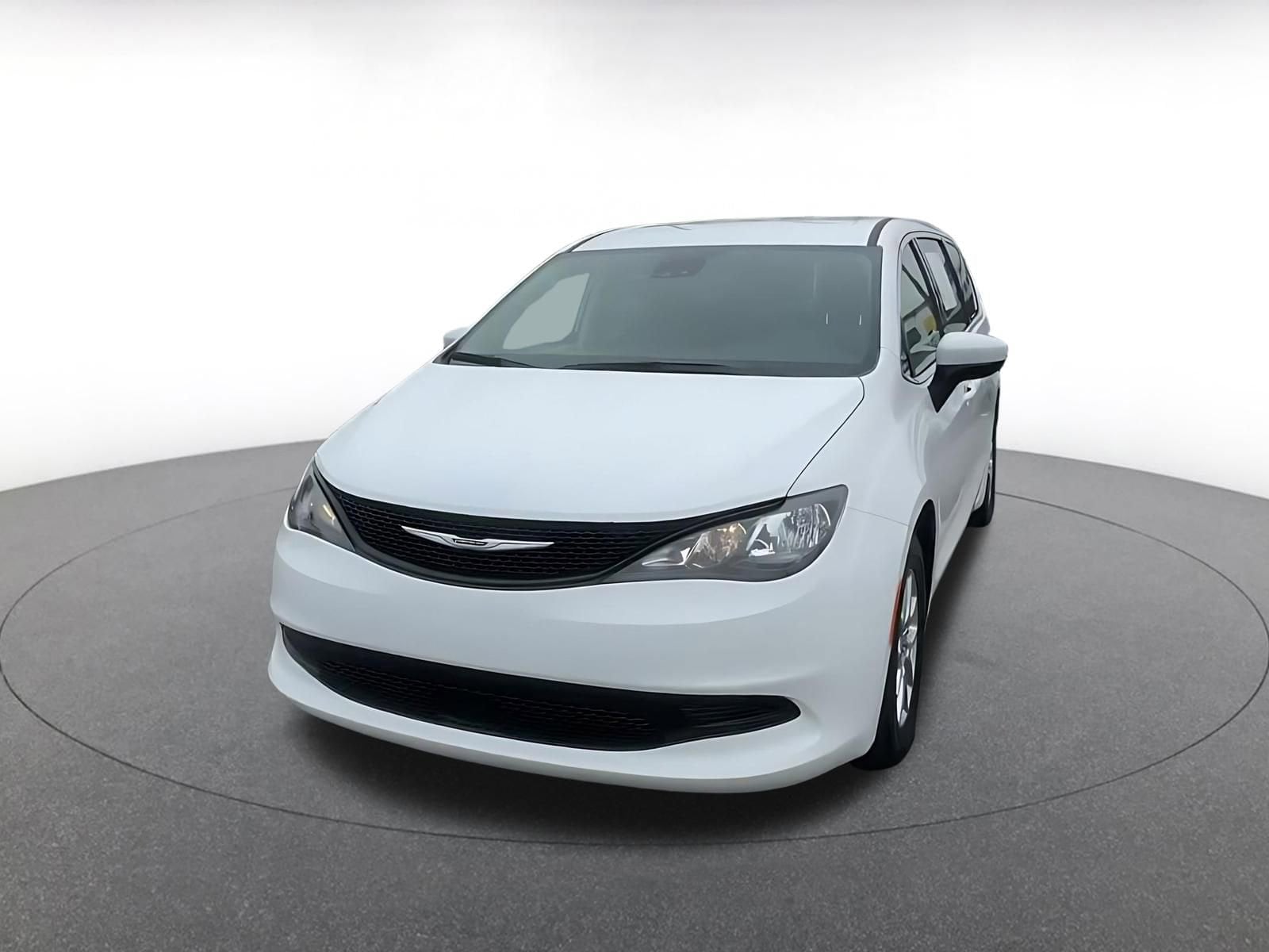 Thumbnail: 2023 Chrysler Voyager - 7