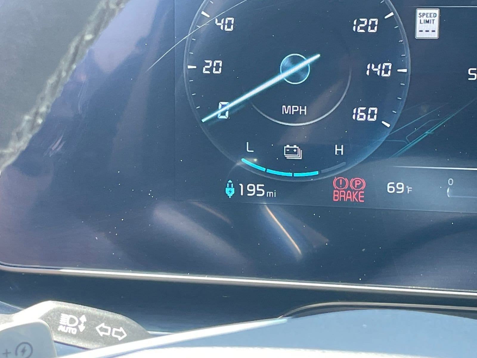 Thumbnail: 2023 Kia Niro - 18