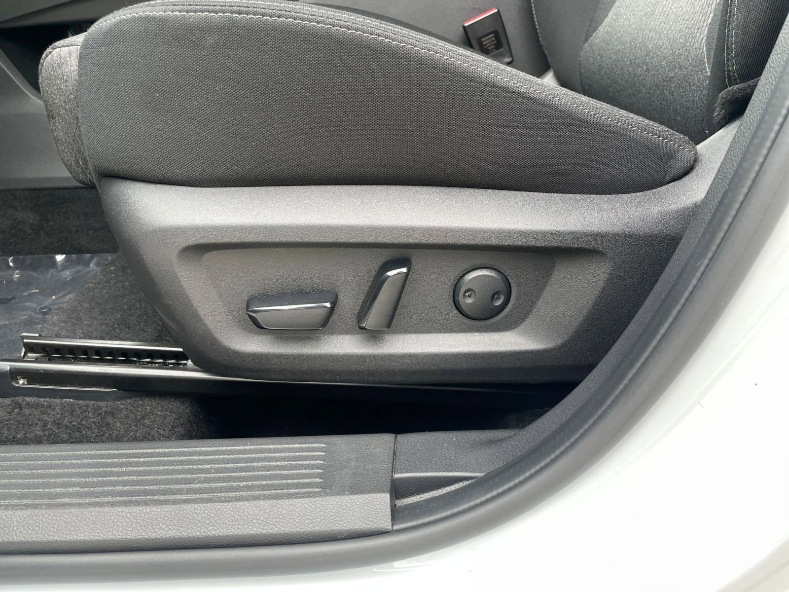 2024 Nissan Rogue SV 23