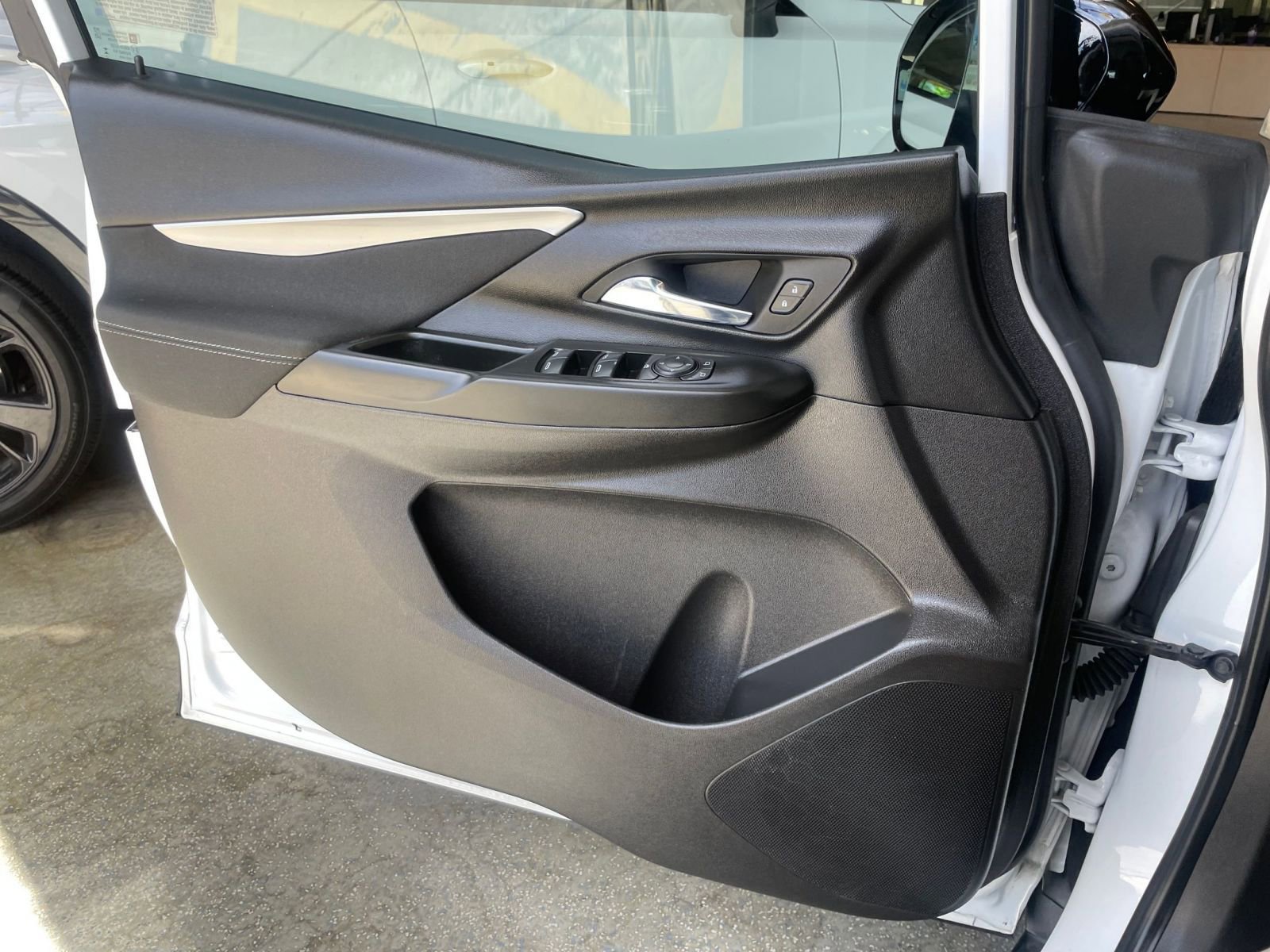 Thumbnail: 2023 Chevrolet Bolt EV - 24