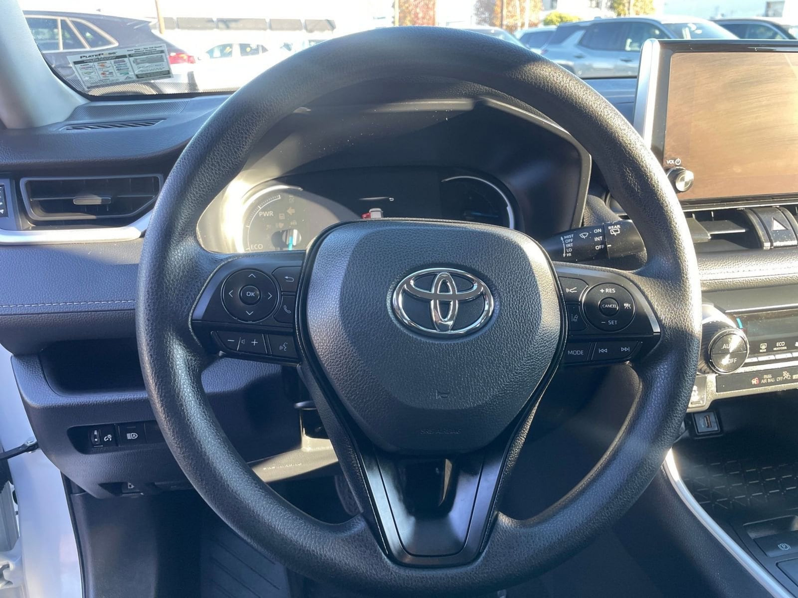 Thumbnail: 2025 Toyota RAV4 - 28