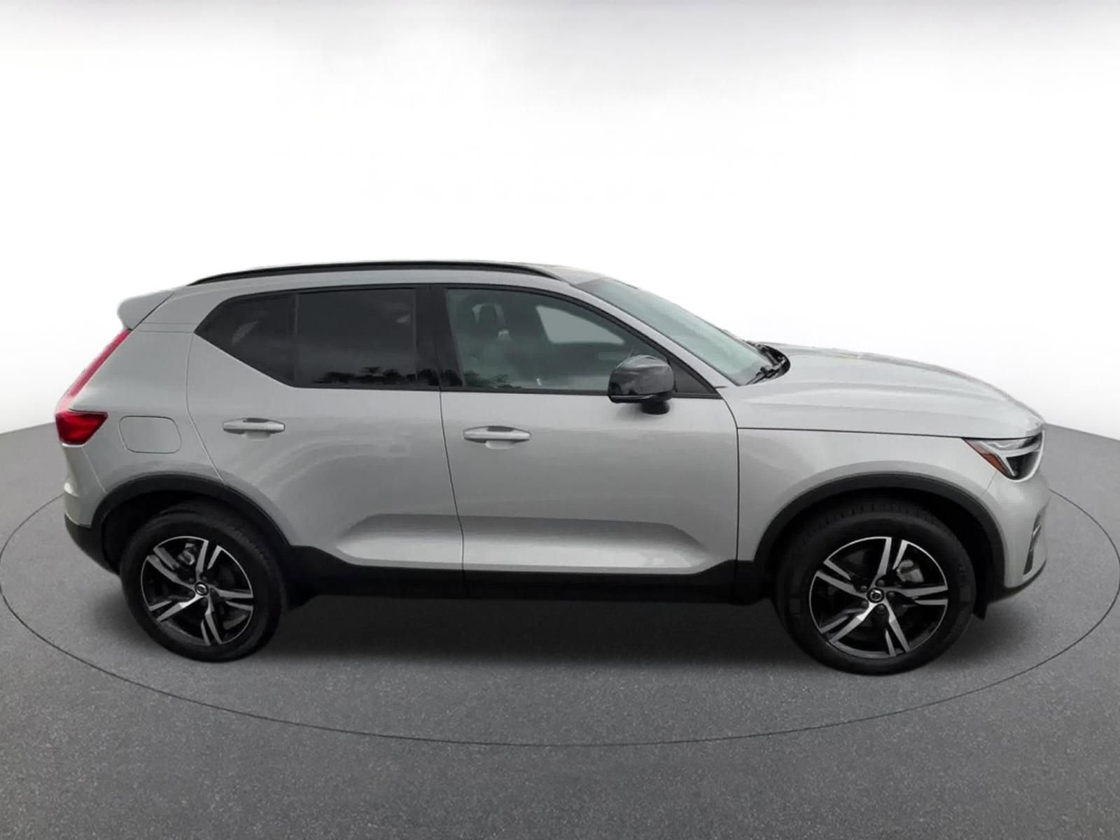 Thumbnail: 2024 Volvo XC40 - 16