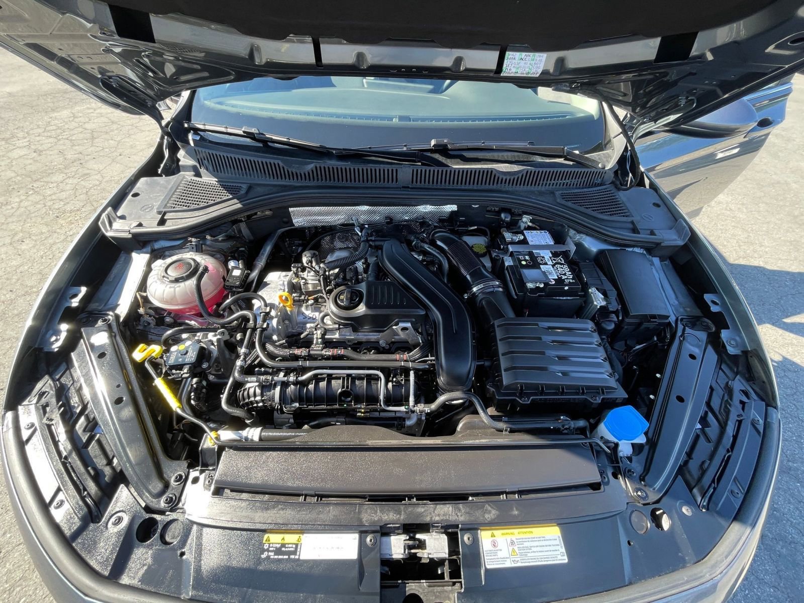 Thumbnail: 2025 Volkswagen Jetta - 32