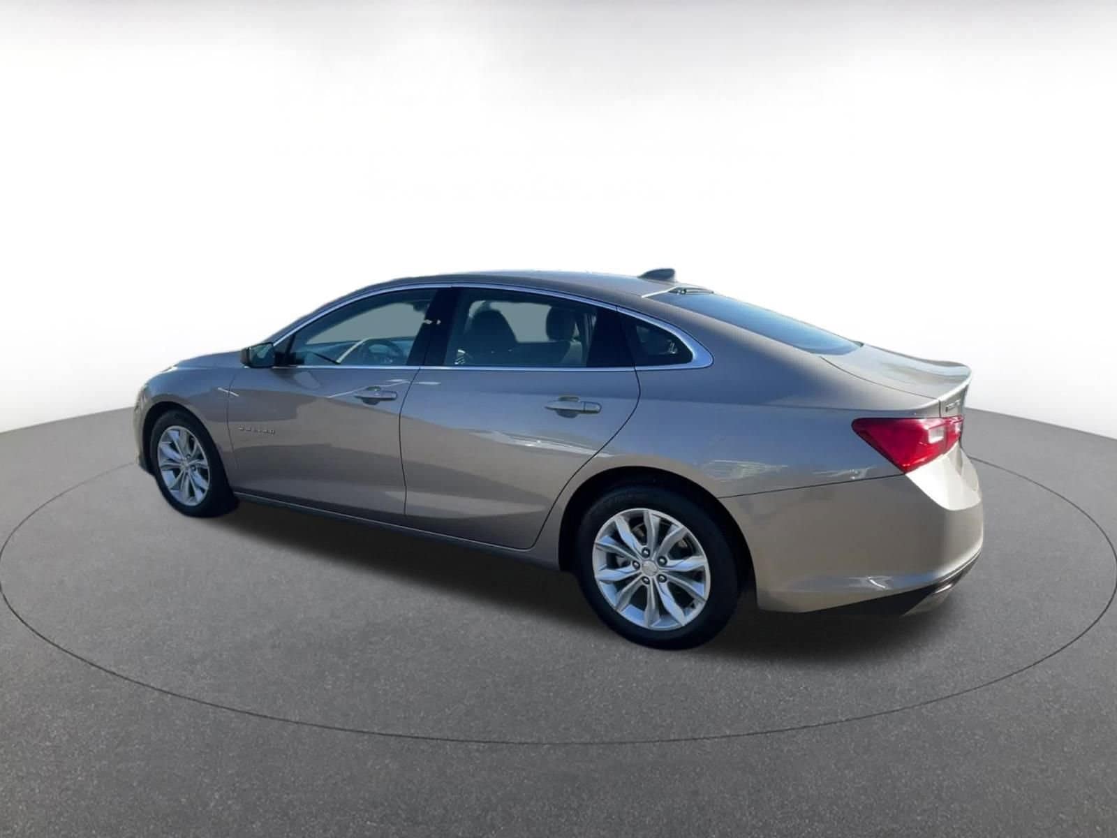 Thumbnail: 2023 Chevrolet Malibu - 10