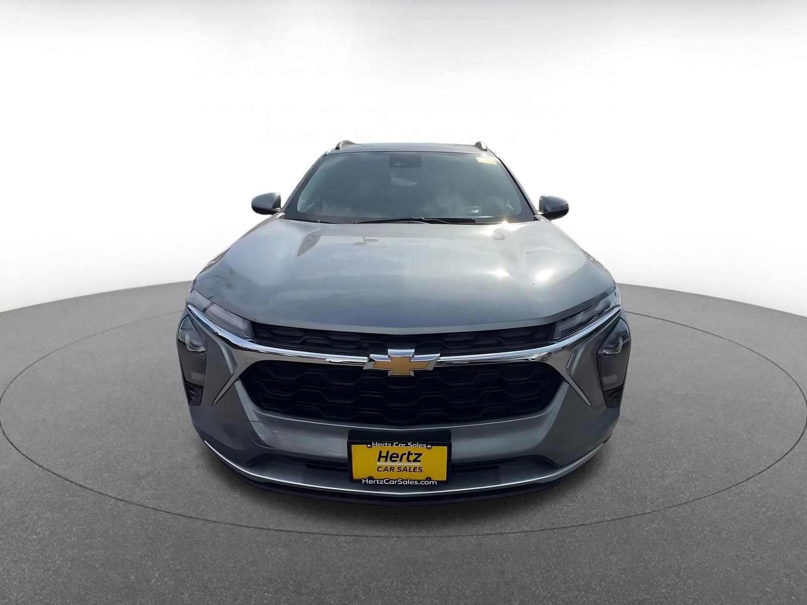Thumbnail: 2025 Chevrolet Trax - 3