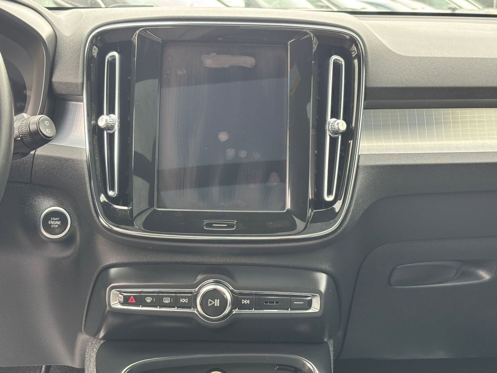 Thumbnail: 2024 Volvo XC40 - 17