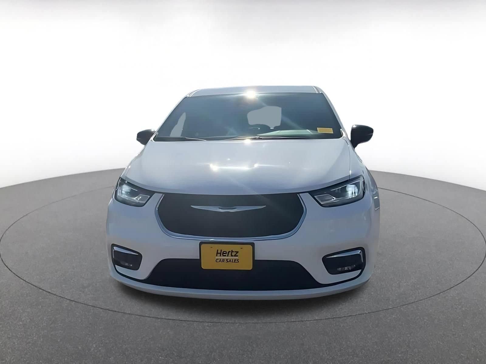 Thumbnail: 2025 Chrysler Pacifica - 4