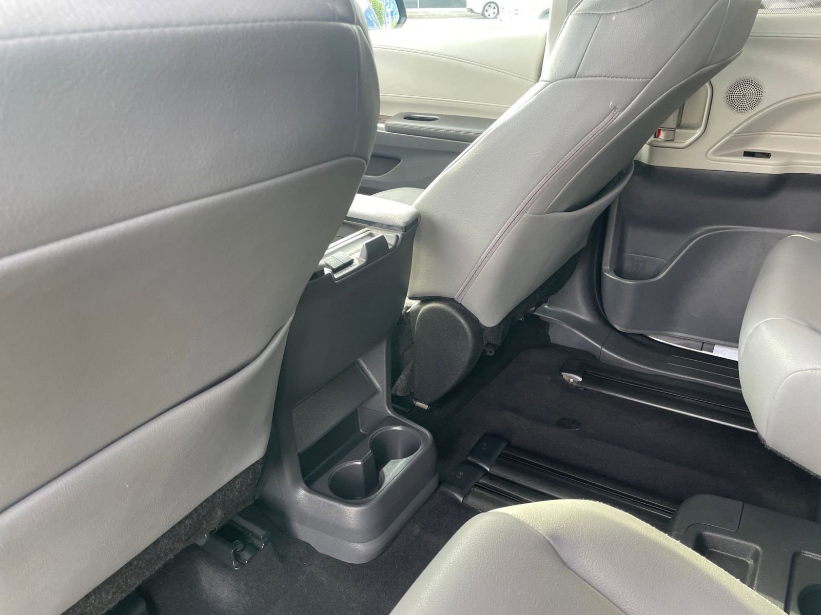 Thumbnail: 2024 Toyota Sienna - 24