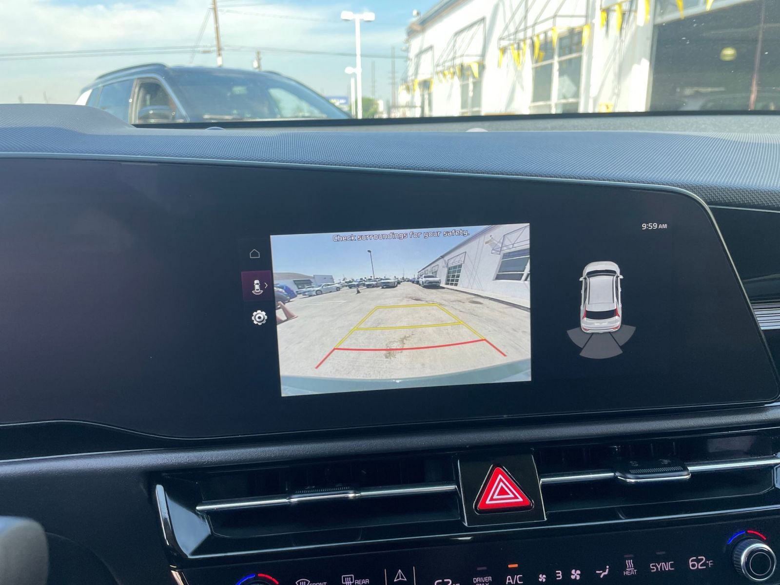 Thumbnail: 2023 Kia Niro - 17