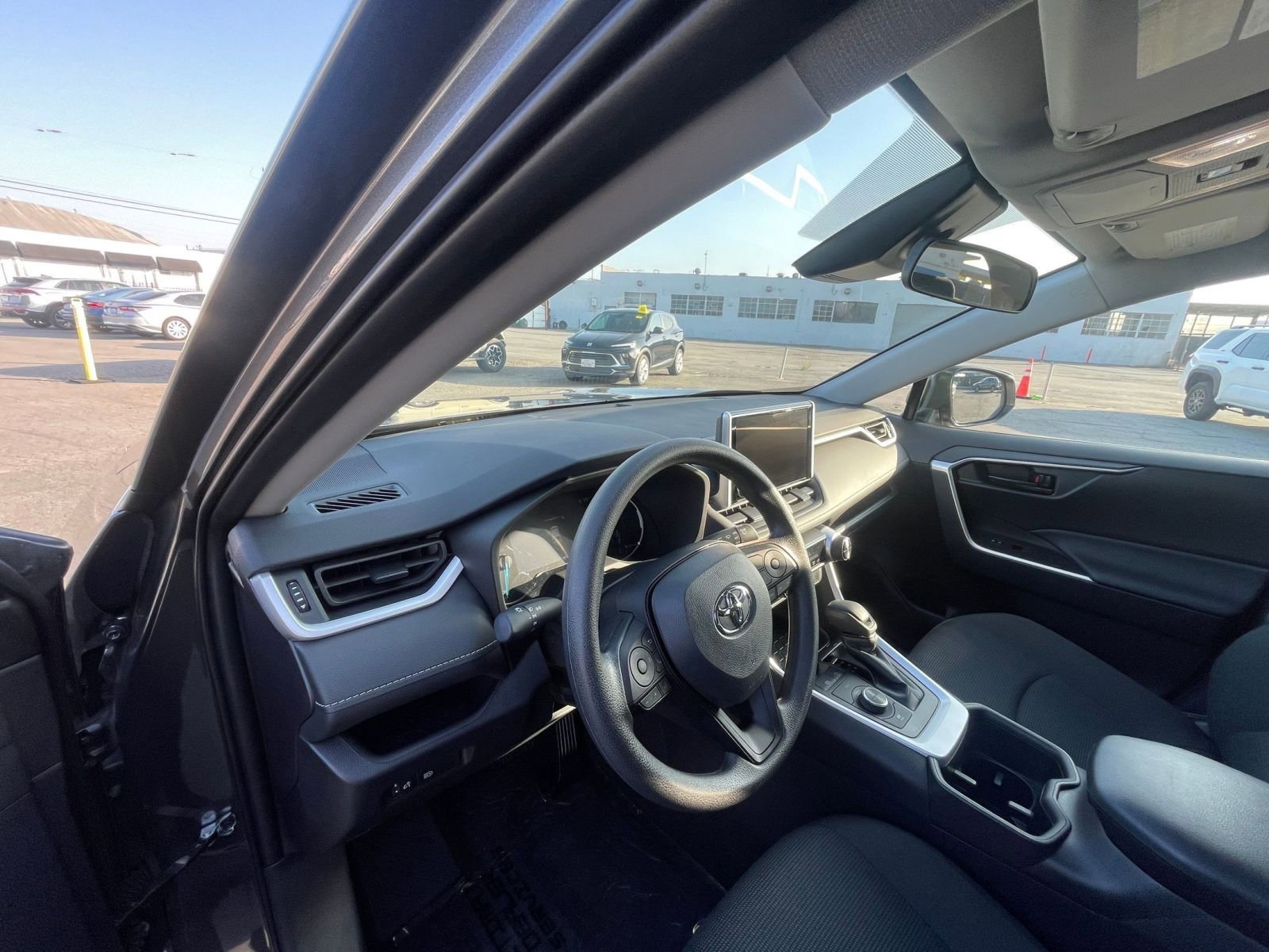 Thumbnail: 2025 Toyota RAV4 - 34