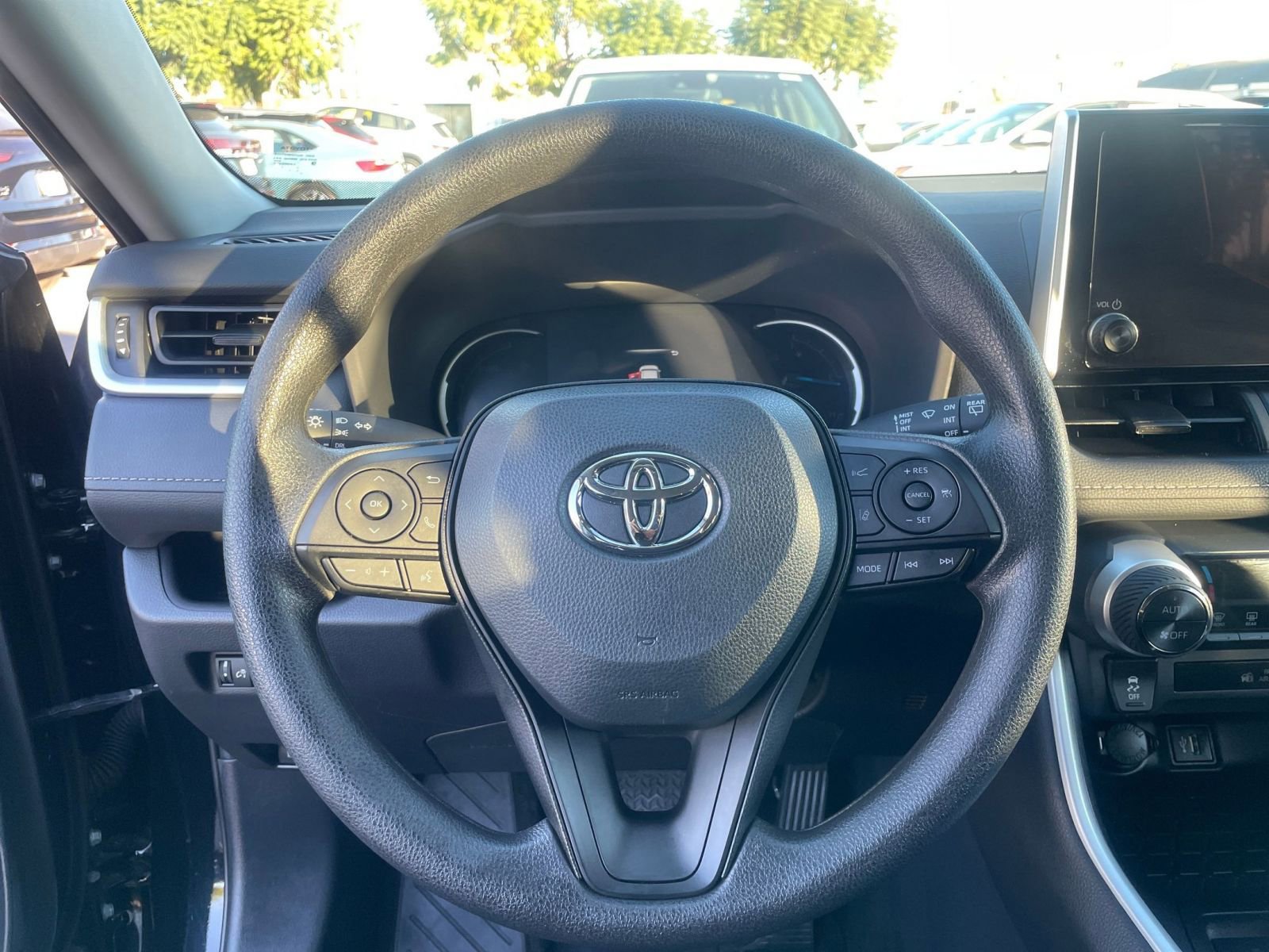 Thumbnail: 2025 Toyota RAV4 - 28