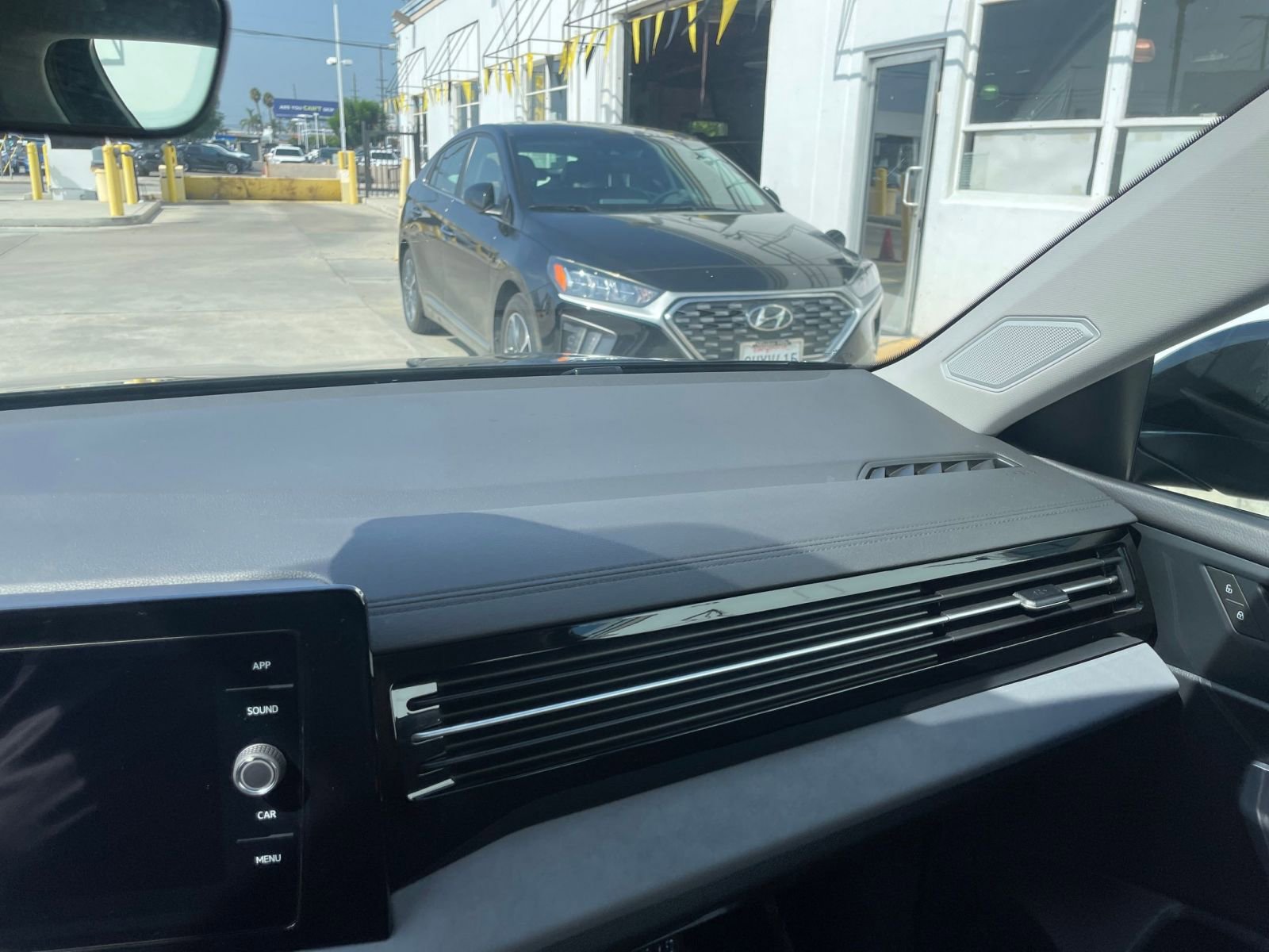 Thumbnail: 2025 Volkswagen Jetta - 35