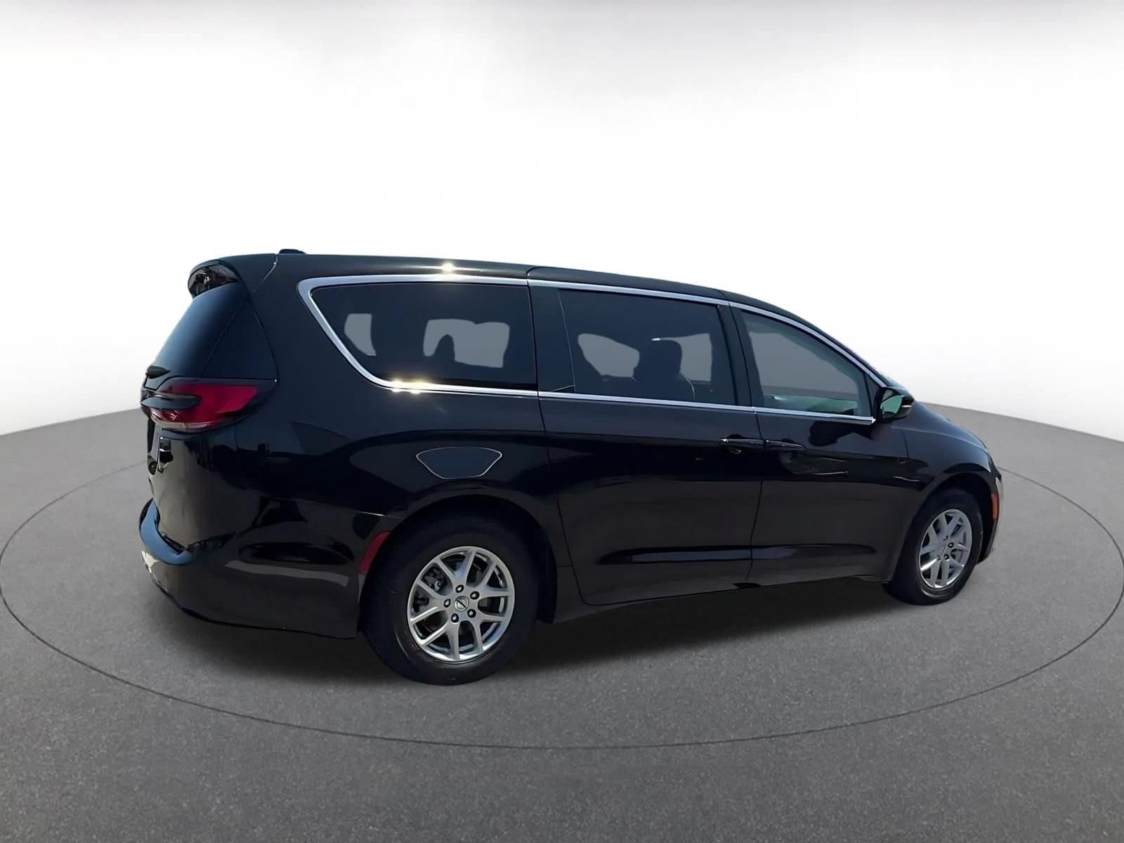 Thumbnail: 2024 Chrysler Pacifica - 14