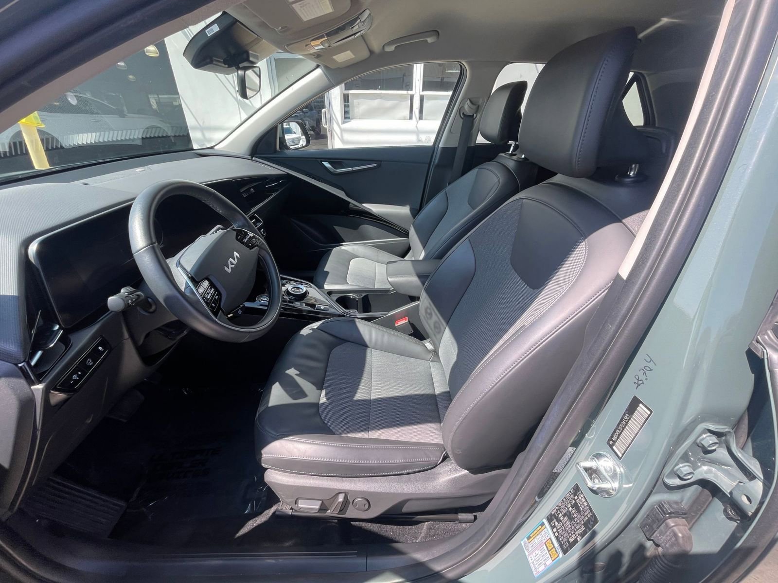 Thumbnail: 2023 Kia Niro - 31