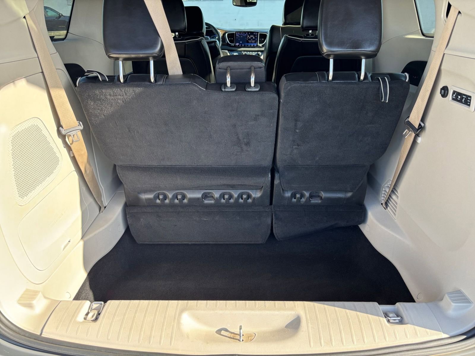 Thumbnail: 2022 Chrysler Pacifica - 34