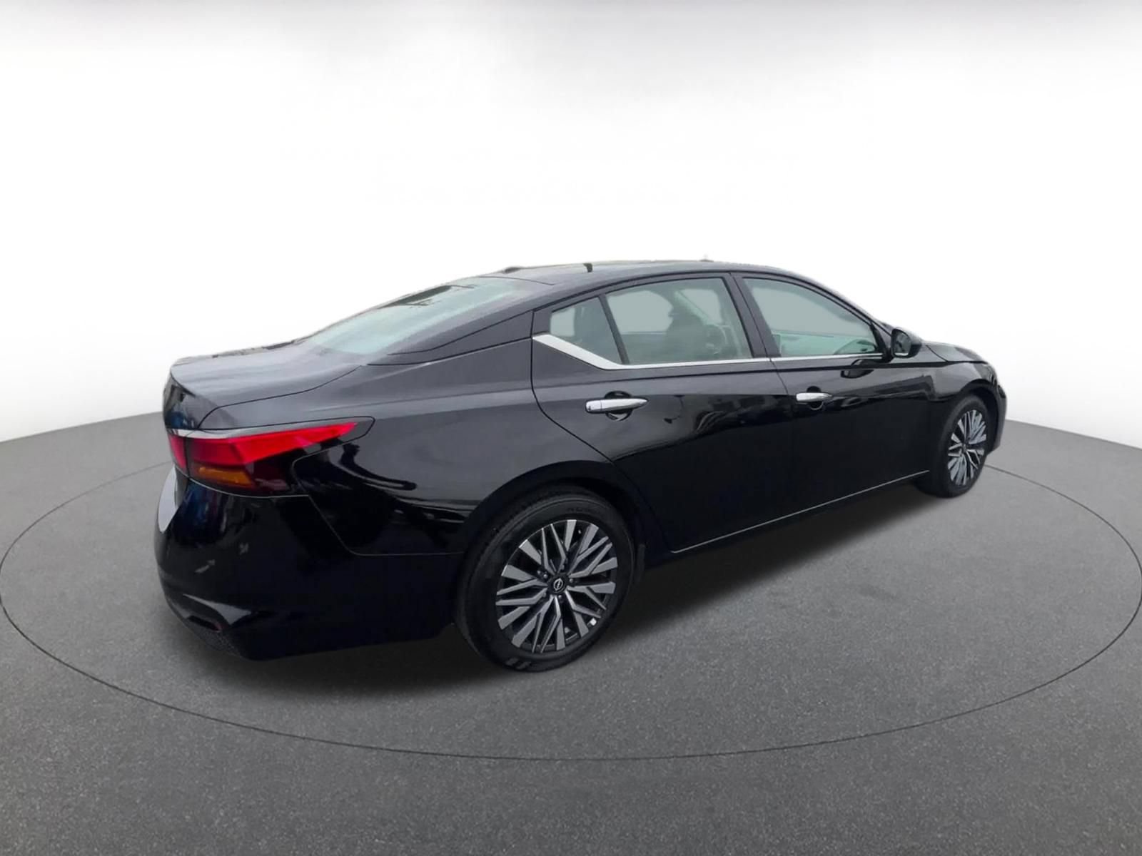 Thumbnail: 2025 Nissan Altima - 15