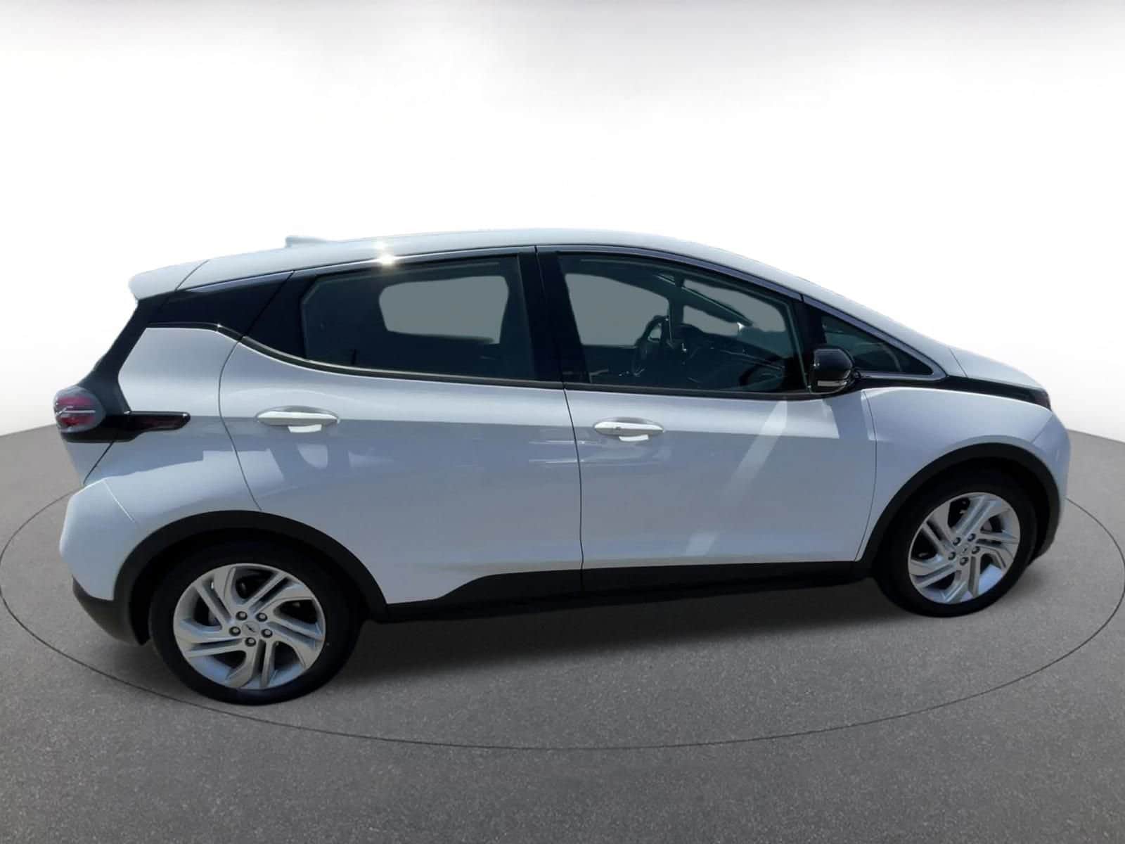 Thumbnail: 2023 Chevrolet Bolt EV - 16