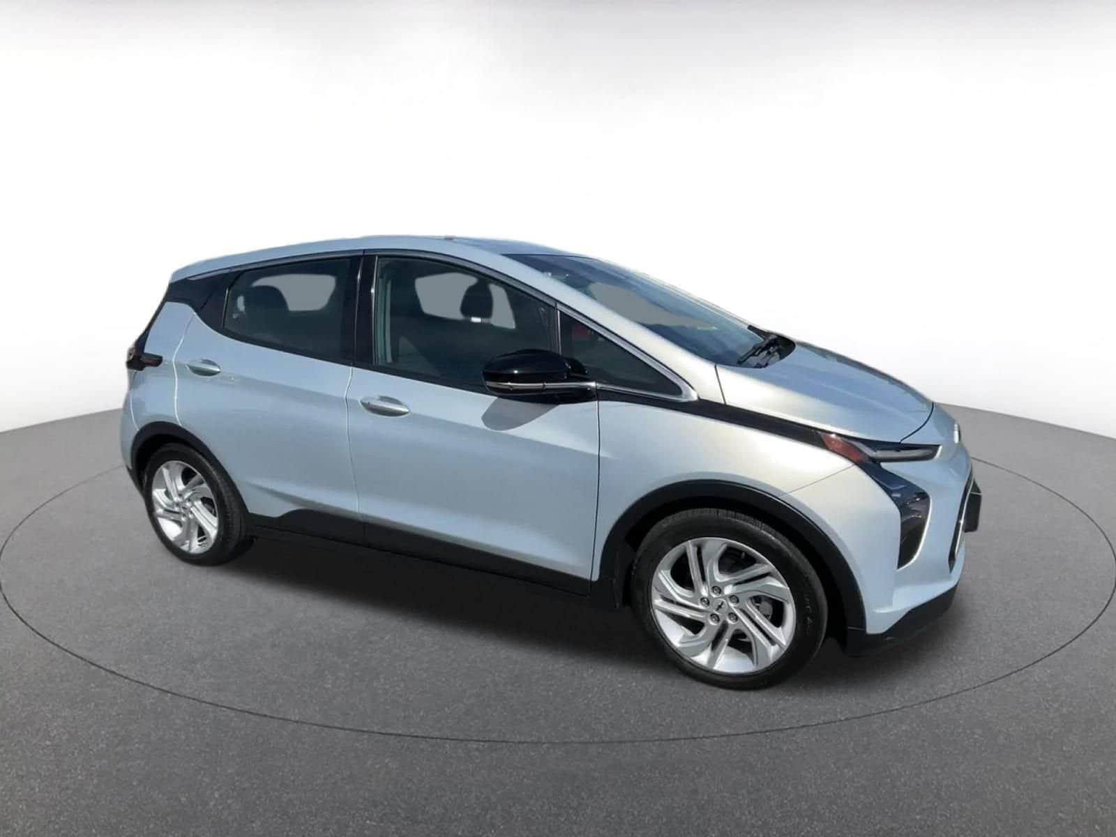Thumbnail: 2023 Chevrolet Bolt EV - 2
