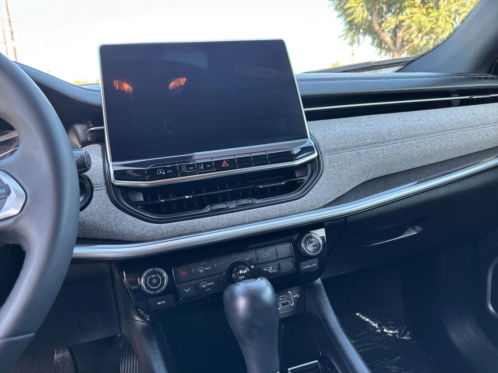 Thumbnail: 2023 Jeep Compass - 18