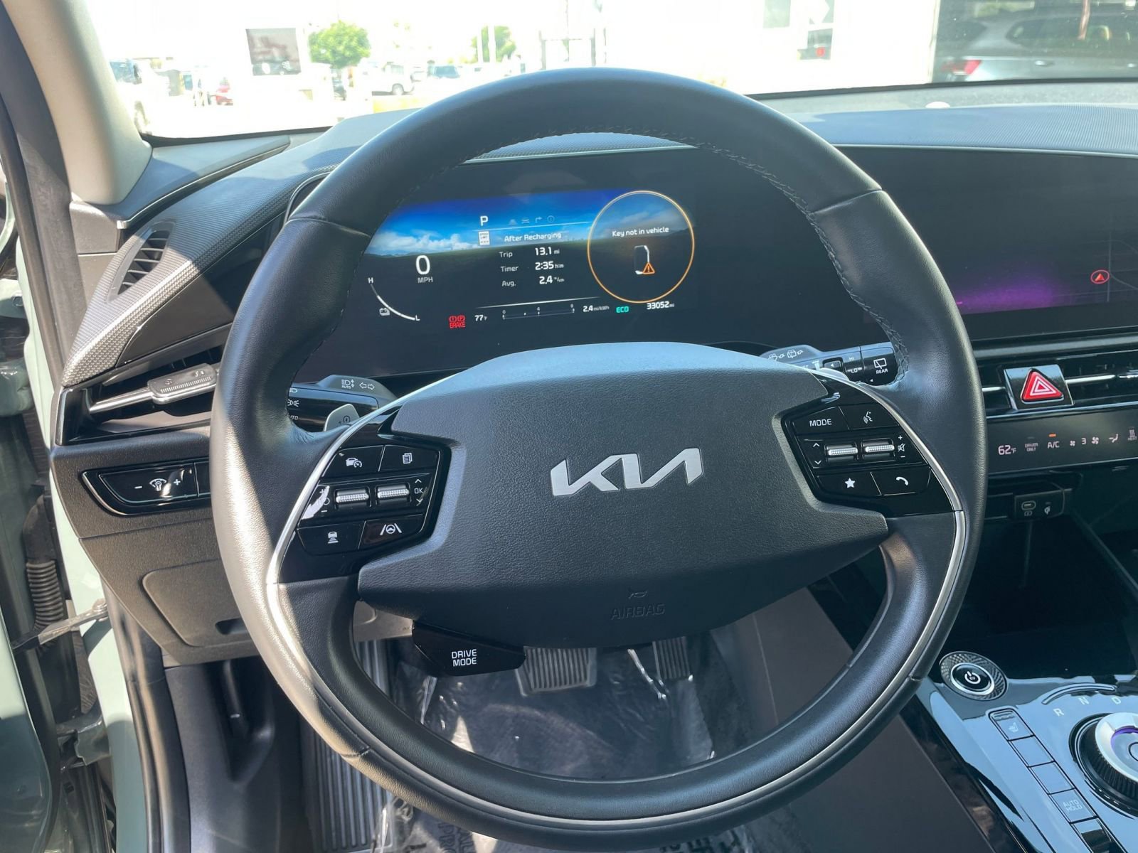 Thumbnail: 2023 Kia Niro - 32