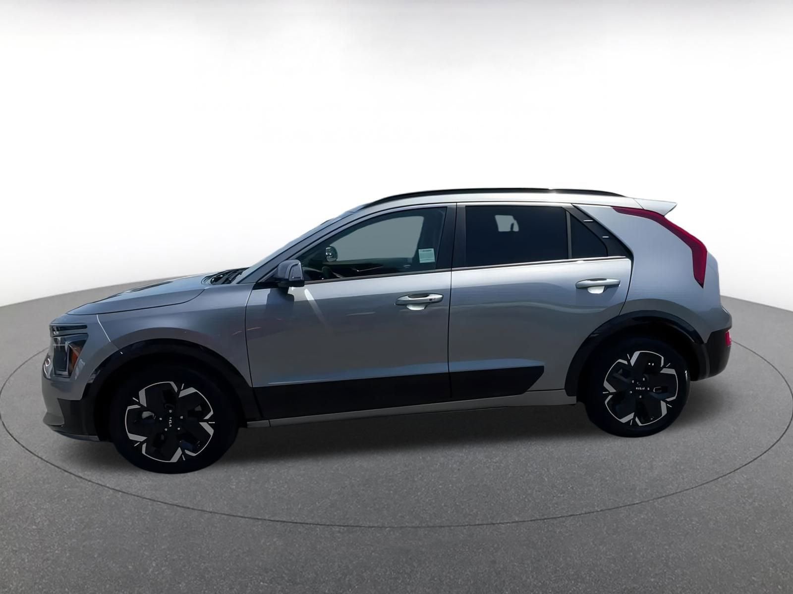 Thumbnail: 2023 Kia Niro - 9