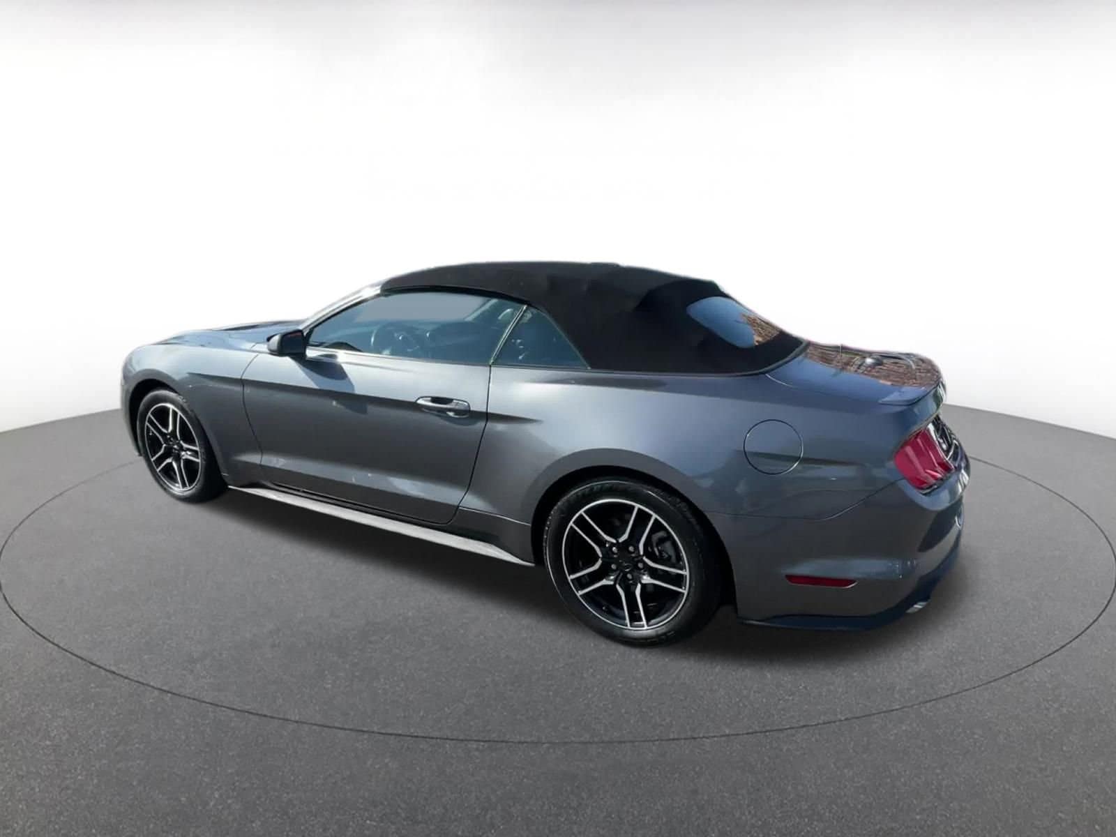 Thumbnail: 2022 Ford Mustang - 9