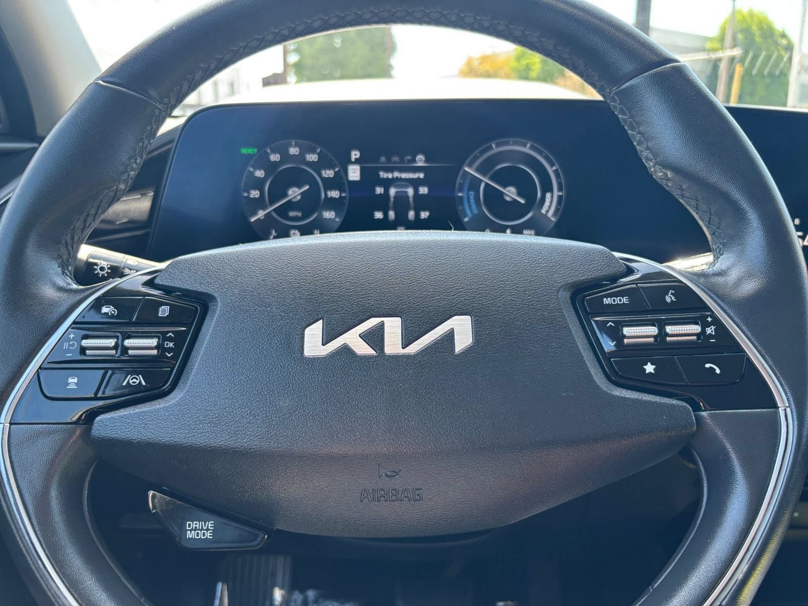 Thumbnail: 2023 Kia Niro - 34