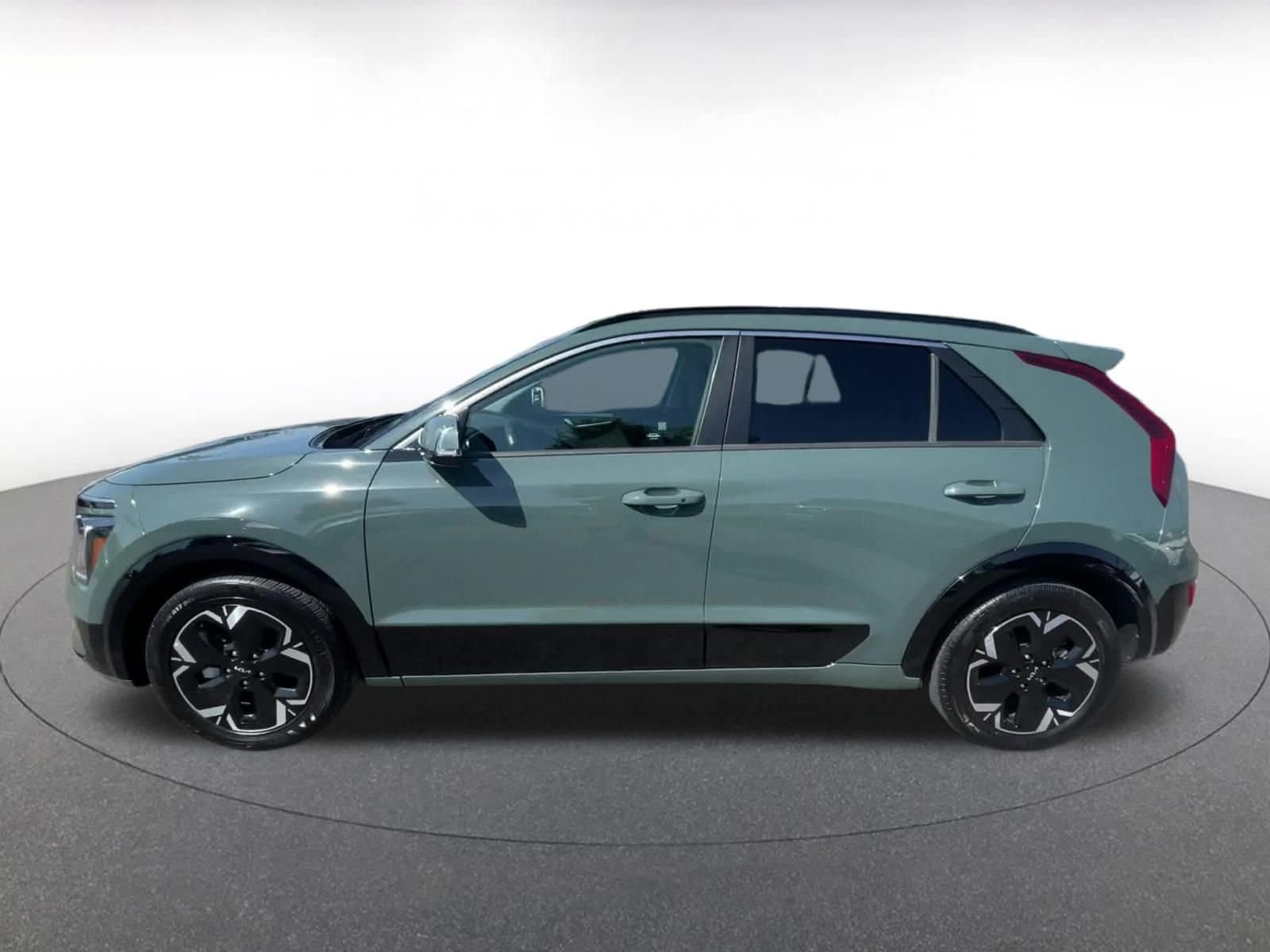 Thumbnail: 2023 Kia Niro - 9