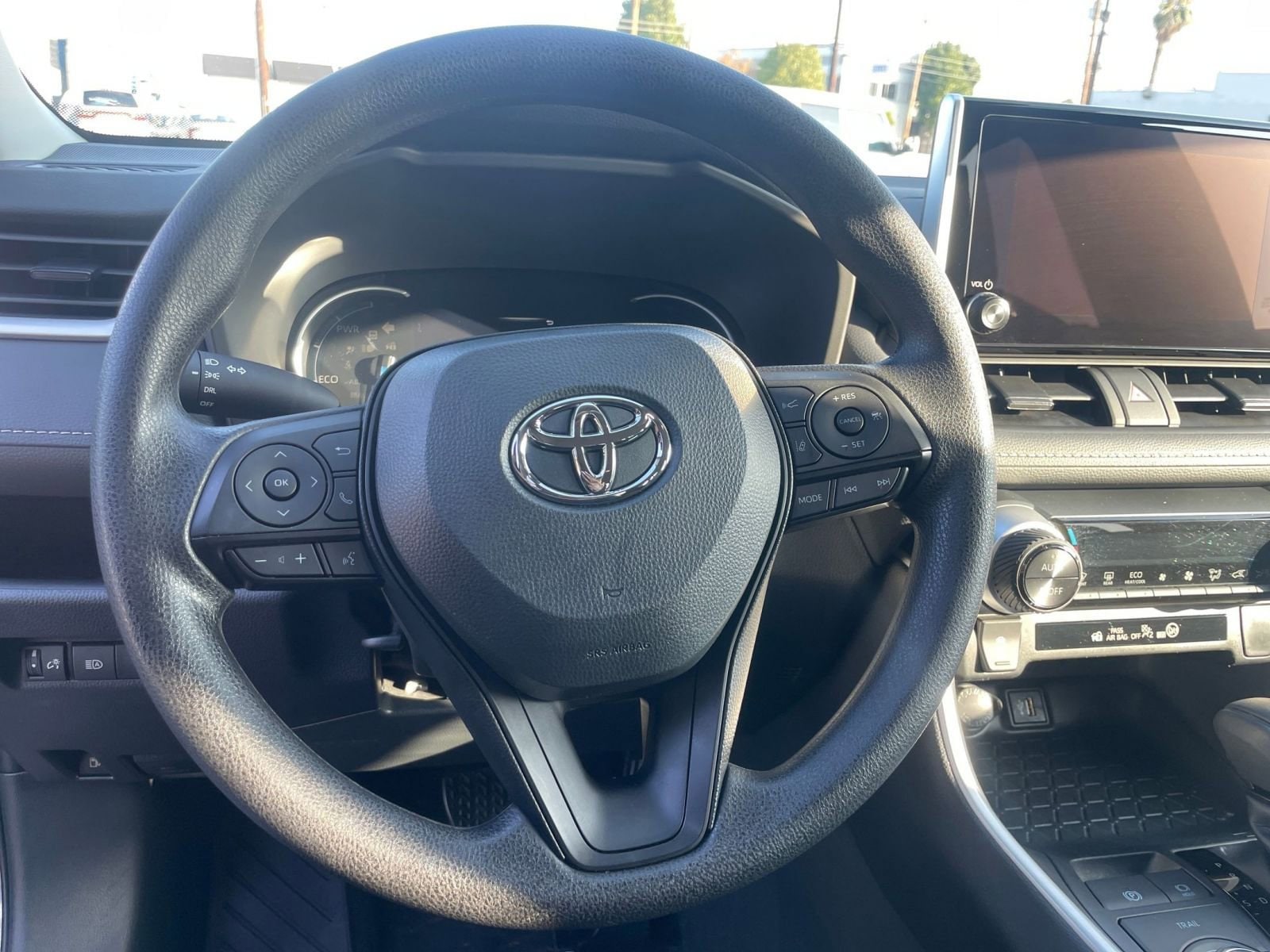 Thumbnail: 2025 Toyota RAV4 - 28