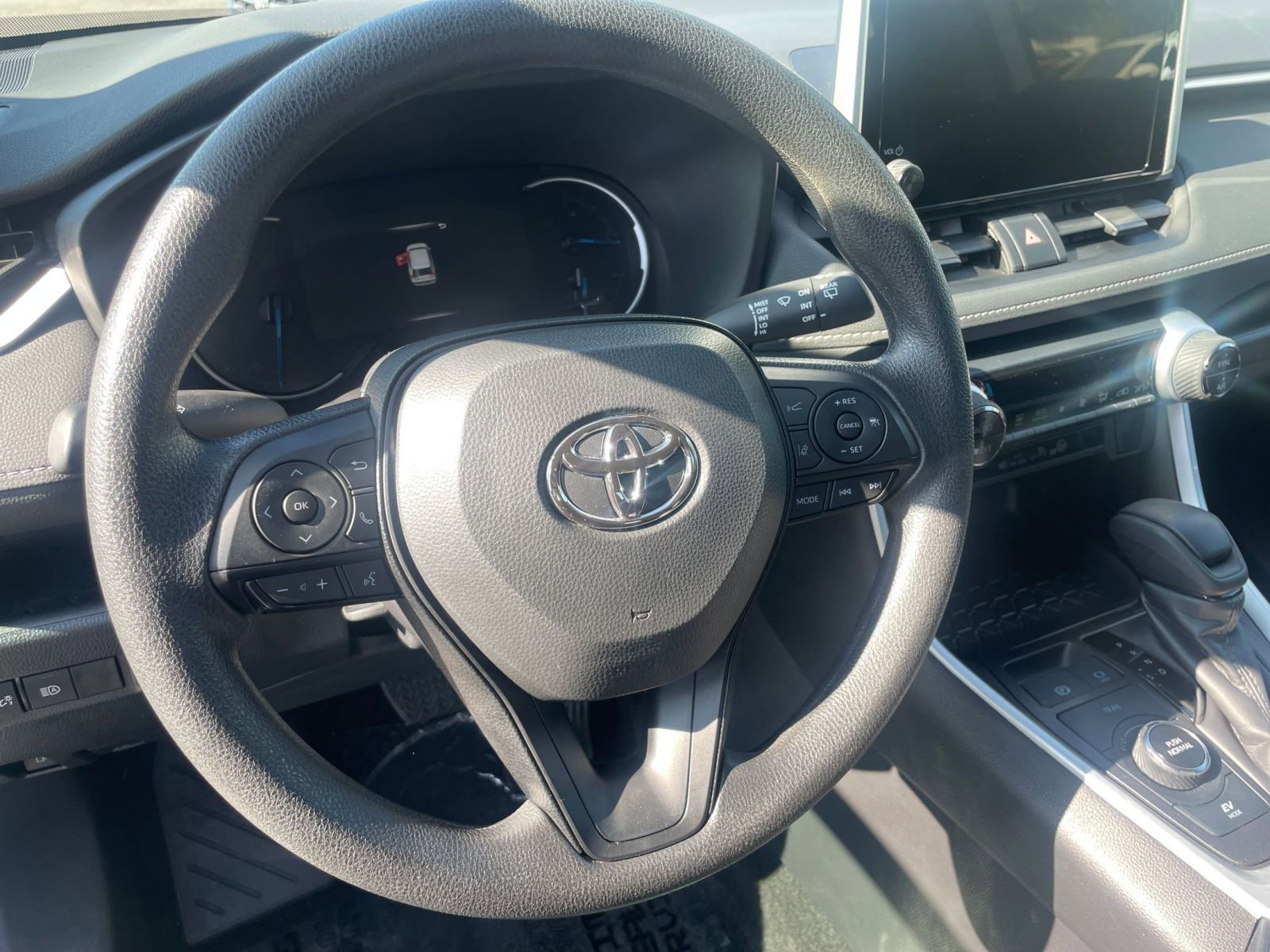 Thumbnail: 2025 Toyota RAV4 - 28