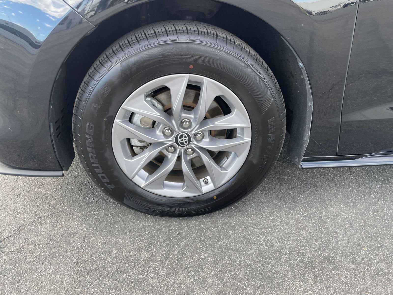 Thumbnail: 2024 Toyota Sienna - 30