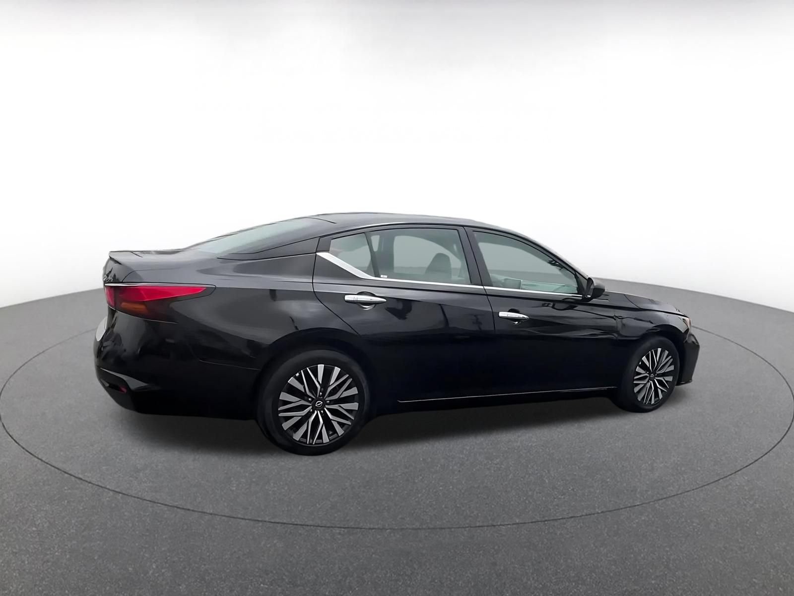 Thumbnail: 2025 Nissan Altima - 16