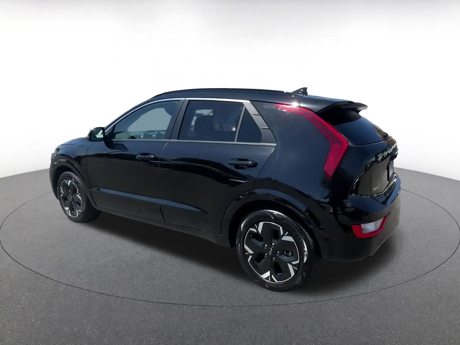 Thumbnail: 2023 Kia Niro - 10