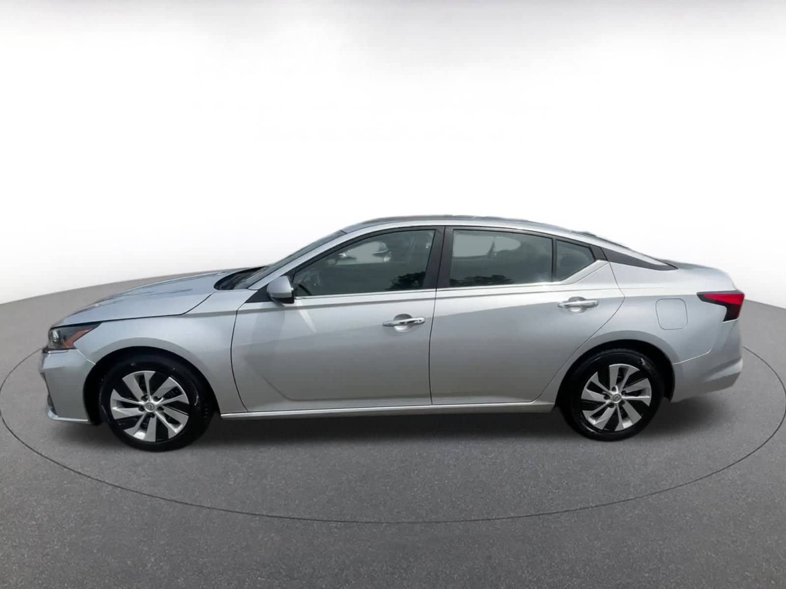 Thumbnail: 2023 Nissan Altima - 9