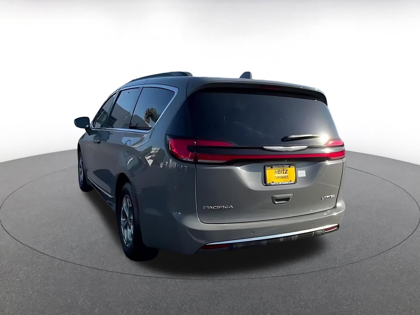 Thumbnail: 2022 Chrysler Pacifica - 11